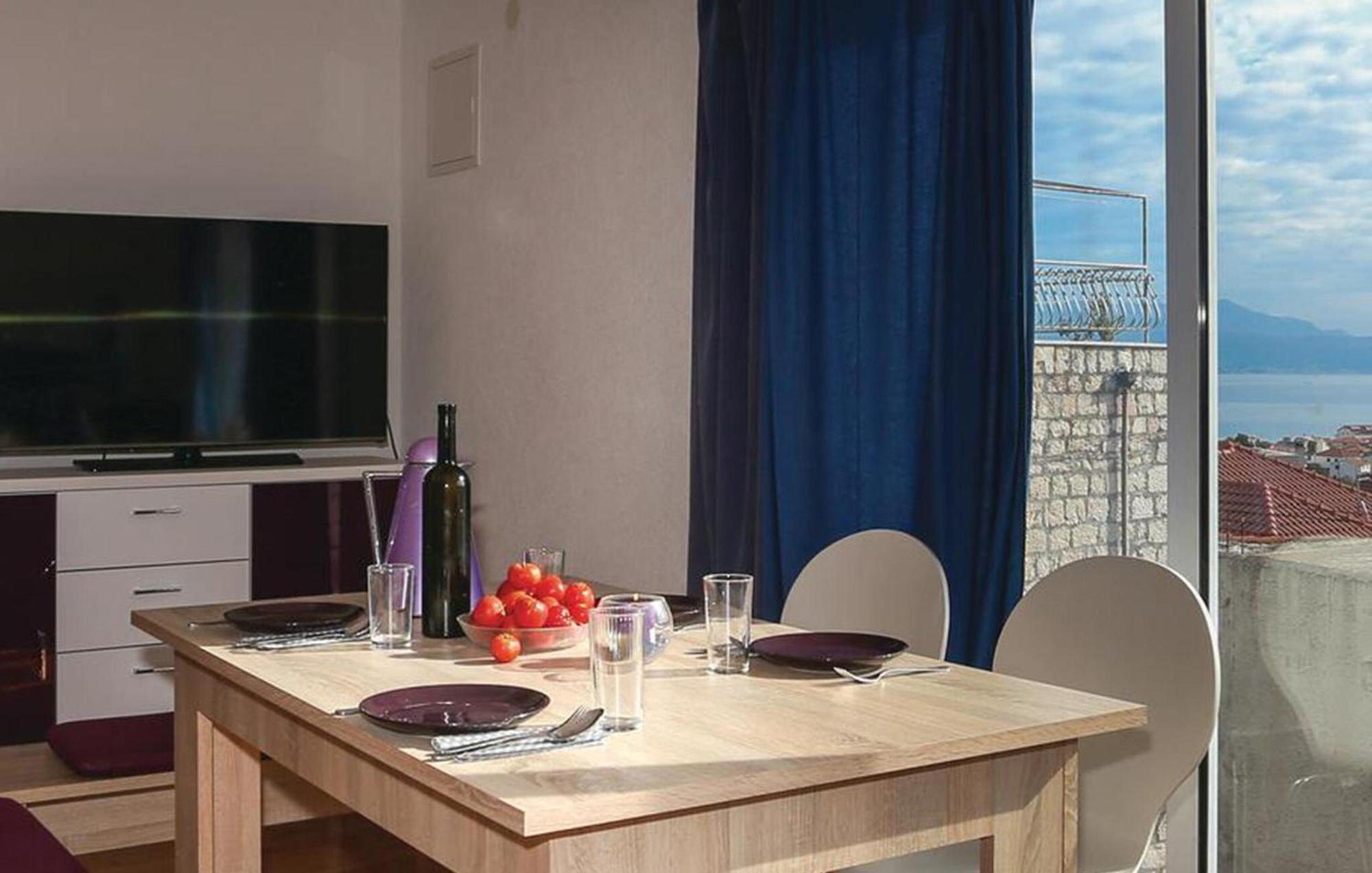 1 Bedroom Cozy Apartment In Slatine * Slatine