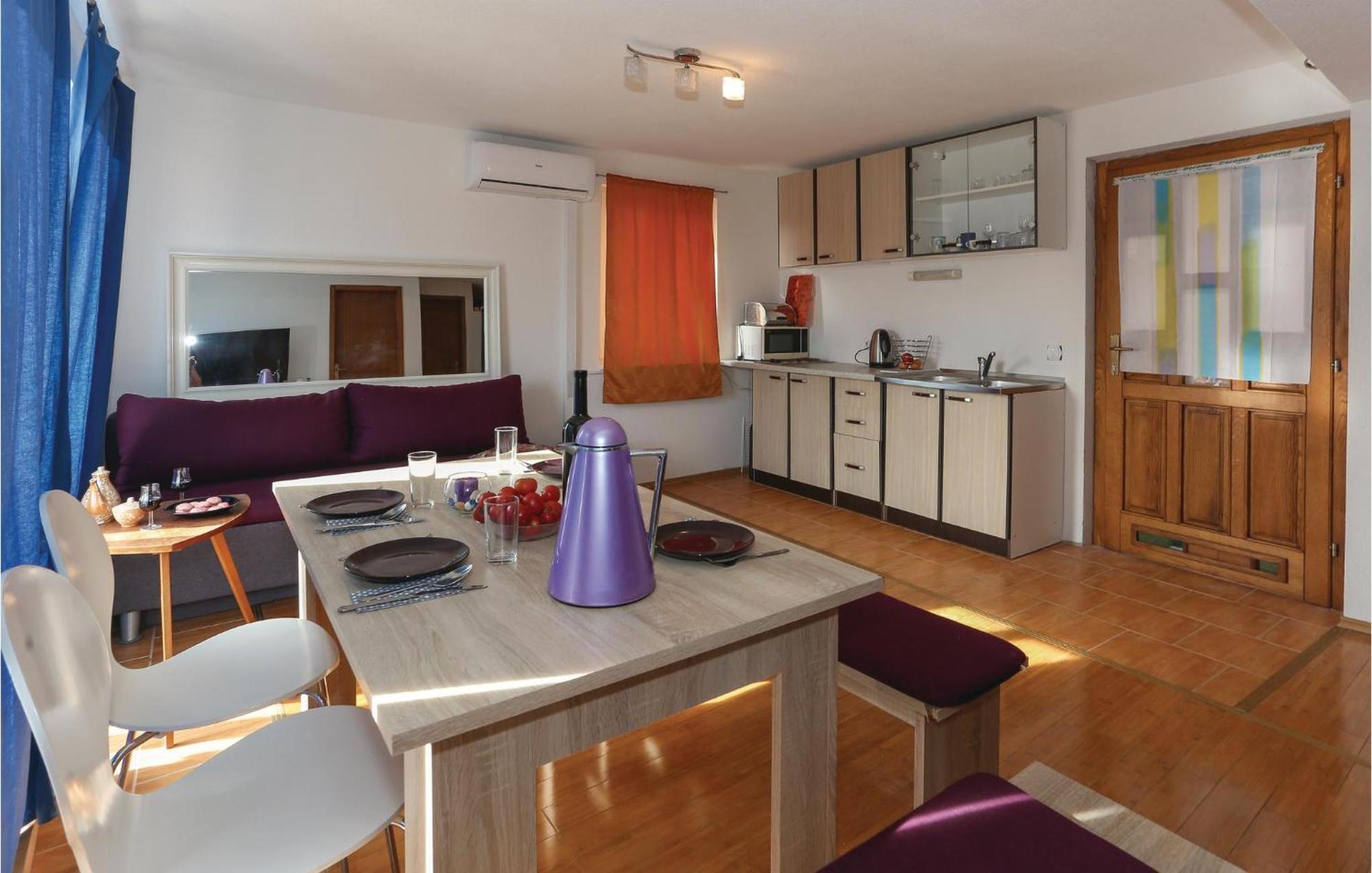 1 Bedroom Cozy Apartment In Slatine Slatine