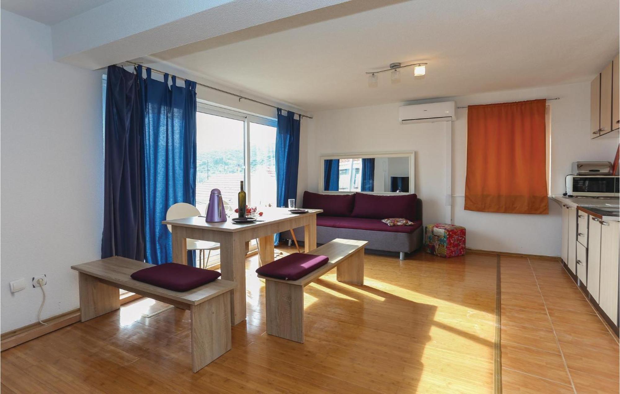 1 Bedroom Cozy Apartment In Slatine Apartment