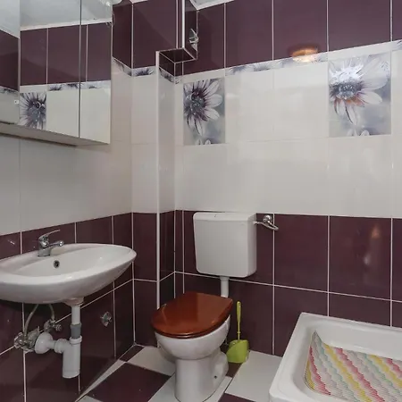 1 Bedroom Cozy Apartment In Slatine Exterior photo