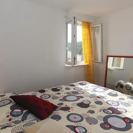 1 Bedroom Cozy Apartment In Slatine Exterior photo