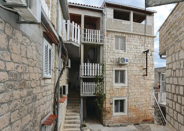 1 Bedroom Cozy Apartment In Slatine
