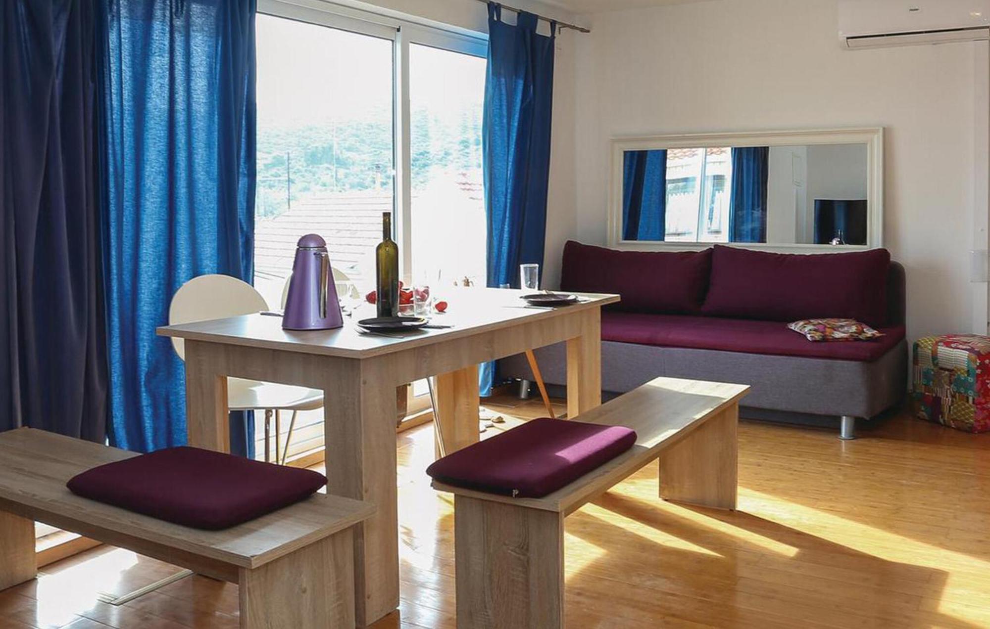 1 Bedroom Cozy Apartment In Slatine Apartment *